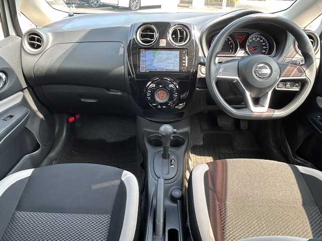 日産 ノート X 静岡県 2019(平31)年 1.5万km ブリリアントホワイトパール ワンオーナー/社外SDナビ/AM/FM/CD/DVD/BT/フルセグ/バックカメラ/純正フロアマット/アイドリングストップ/衝突軽減ブレーキ/プッシュスタート/スマートキー/オートライト