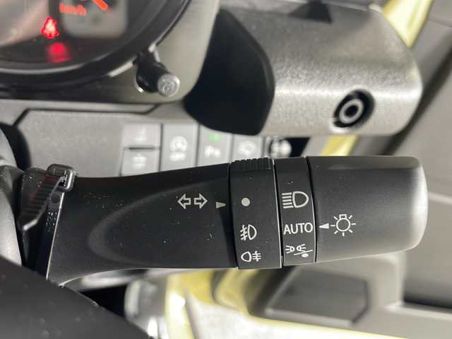 スズキ ジムニー ノマド FC 沖縄県 2025(令7)年 0.1万km ベージュ 禁煙車　/４ＷＤ　/ワンオーナー/8インチ純正ディーラーＯＰナビ/【ＣＤ／ＤＶＤ／フルセグＴＶ／ＢＴ】　/バックカメラ　/ＥＴＣ　/レーダークルーズコントロール　/レーダーブレーキサポート/ダウンヒルアシストコントロール　/ＬＥＤヘッドライト　/ヘッドライトウォッシャー/１５インチ純正アルミ/背面タイヤ