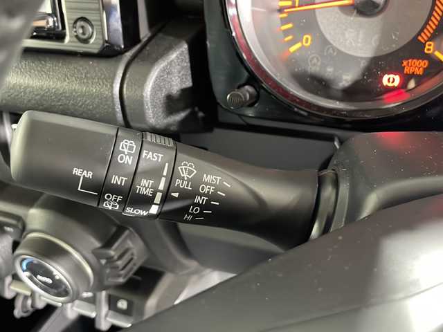 スズキ ジムニー ノマド FC 沖縄県 2025(令7)年 0.1万km ベージュ 禁煙車　/４ＷＤ　/ワンオーナー/8インチ純正ディーラーＯＰナビ/【ＣＤ／ＤＶＤ／フルセグＴＶ／ＢＴ】　/バックカメラ　/ＥＴＣ　/レーダークルーズコントロール　/レーダーブレーキサポート/ダウンヒルアシストコントロール　/ＬＥＤヘッドライト　/ヘッドライトウォッシャー/１５インチ純正アルミ/背面タイヤ
