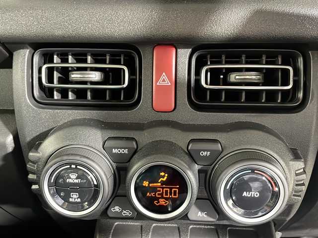 スズキ ジムニー ノマド FC 沖縄県 2025(令7)年 0.1万km ベージュ 禁煙車　/４ＷＤ　/ワンオーナー/8インチ純正ディーラーＯＰナビ/【ＣＤ／ＤＶＤ／フルセグＴＶ／ＢＴ】　/バックカメラ　/ＥＴＣ　/レーダークルーズコントロール　/レーダーブレーキサポート/ダウンヒルアシストコントロール　/ＬＥＤヘッドライト　/ヘッドライトウォッシャー/１５インチ純正アルミ/背面タイヤ
