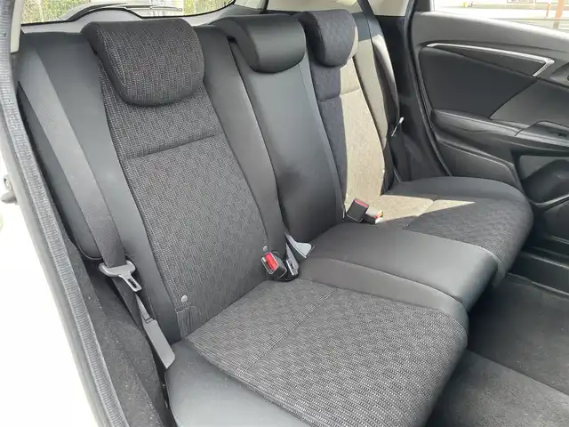 ホンダ フィット 13G Lパッケージ 茨城県 2014(平26)年 9万km プレミアムホワイトパール 純正ナビ/【CD・DVD・ラジオ・TV・iPod・SD・USB・BT・VTR・AUX】/ETC/Bカメラ/アイドリングストップ/ステリモ/オートライト/LEDライト/オートエアコン/スマートキー/プッシュスタート/純正フロアマット/社外アルミホイール