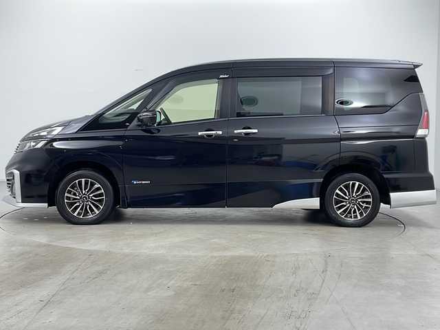 日産 セレナ ライダー 道央・札幌 2016(平28)年 7.3万km ダイヤモンドブラック ・4WD/・寒冷地仕様/・純正ナビ&CD&DVD&SD&BT&TV/・全方位カメラ/・純正フリップダウンモニター/・両側パワースライドドア/・プロパイロット/・衝突軽減ブレーキ/・レーンキープアシスト/・デジタルインナーミラー/・TVキャンセラー/・社外レーダー/・パーキングアシスト/・ドアミラーヒーター/・LEDヘッドライト/・LEDフォグランプ/・LEONIS15インチAW