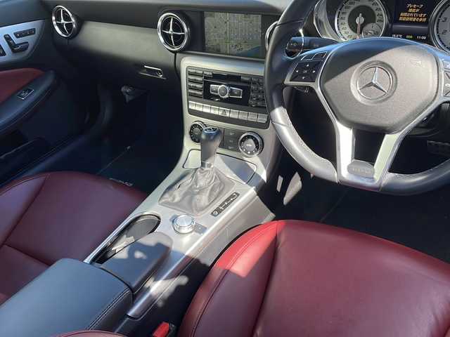 メルセデス・ベンツ ＳＬＫ２００ レーダーセーフティエディション 大阪府 2013(平25)年 1.5万km 白 メーカーHDDナビ/　CD.DVD.BT.フルセグTV/レザーシート/シートヒーター/ベンチレーション/メモリー機能付パワーシート/パドルシフト/HIDライト/ドライブレコーダー/ETC/バックカメラ/社外レーダー/レザーステアリング/ステアリングスイッチ/クルーズコントロール/純正フロアマット/保証書/スペアキー有