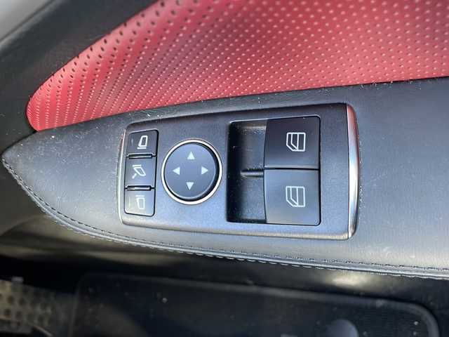 メルセデス・ベンツ ＳＬＫ２００ レーダーセーフティエディション 大阪府 2013(平25)年 1.5万km 白 メーカーHDDナビ/　CD.DVD.BT.フルセグTV/レザーシート/シートヒーター/ベンチレーション/メモリー機能付パワーシート/パドルシフト/HIDライト/ドライブレコーダー/ETC/バックカメラ/社外レーダー/レザーステアリング/ステアリングスイッチ/クルーズコントロール/純正フロアマット/保証書/スペアキー有