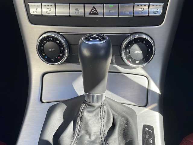 メルセデス・ベンツ ＳＬＫ２００ レーダーセーフティエディション 大阪府 2013(平25)年 1.5万km 白 メーカーHDDナビ/　CD.DVD.BT.フルセグTV/レザーシート/シートヒーター/ベンチレーション/メモリー機能付パワーシート/パドルシフト/HIDライト/ドライブレコーダー/ETC/バックカメラ/社外レーダー/レザーステアリング/ステアリングスイッチ/クルーズコントロール/純正フロアマット/保証書/スペアキー有