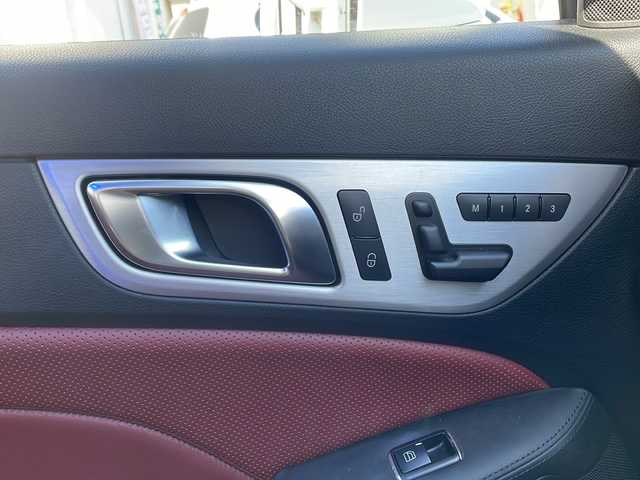 メルセデス・ベンツ ＳＬＫ２００ レーダーセーフティエディション 大阪府 2013(平25)年 1.5万km 白 メーカーHDDナビ/　CD.DVD.BT.フルセグTV/レザーシート/シートヒーター/ベンチレーション/メモリー機能付パワーシート/パドルシフト/HIDライト/ドライブレコーダー/ETC/バックカメラ/社外レーダー/レザーステアリング/ステアリングスイッチ/クルーズコントロール/純正フロアマット/保証書/スペアキー有