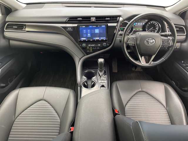 トヨタ カムリ WS 沖縄県 2018(平30)年 8.5万km シルバーM ワンオーナー/純正9インチナビ【NSZT-Y68T】/（フルセグTV DVD　Bluetooth）/バックカメラ/ビルトインETC/トヨタセーフティセンス/ハーフレザーシート/パワーシート/パドルシフト/ステアリングスイッチ/革巻きステアリング/クリアランスソナー/スマートキー/スペアキー/プッシュスタート/LEDヘッドライト/オートライト/純正フロアマット/純正18インチアルミホイール/保証書/取扱説明書/記録簿