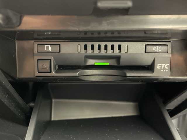 トヨタ カムリ WS 沖縄県 2018(平30)年 8.5万km シルバーM ワンオーナー/純正9インチナビ【NSZT-Y68T】/（フルセグTV DVD　Bluetooth）/バックカメラ/ビルトインETC/トヨタセーフティセンス/ハーフレザーシート/パワーシート/パドルシフト/ステアリングスイッチ/革巻きステアリング/クリアランスソナー/スマートキー/スペアキー/プッシュスタート/LEDヘッドライト/オートライト/純正フロアマット/純正18インチアルミホイール/保証書/取扱説明書/記録簿