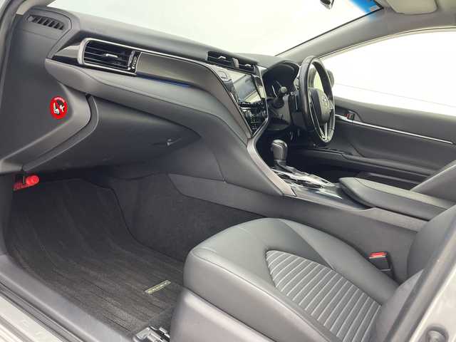 トヨタ カムリ WS 沖縄県 2018(平30)年 8.5万km シルバーM ワンオーナー/純正9インチナビ【NSZT-Y68T】/（フルセグTV DVD　Bluetooth）/バックカメラ/ビルトインETC/トヨタセーフティセンス/ハーフレザーシート/パワーシート/パドルシフト/ステアリングスイッチ/革巻きステアリング/クリアランスソナー/スマートキー/スペアキー/プッシュスタート/LEDヘッドライト/オートライト/純正フロアマット/純正18インチアルミホイール/保証書/取扱説明書/記録簿