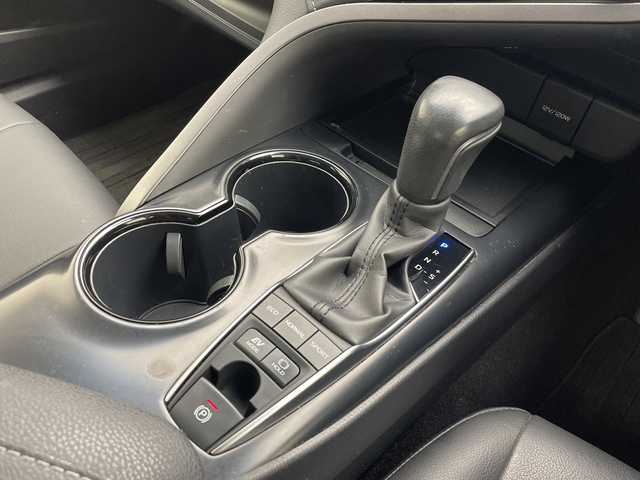 トヨタ カムリ WS 沖縄県 2018(平30)年 8.5万km シルバーM ワンオーナー/純正9インチナビ【NSZT-Y68T】/（フルセグTV DVD　Bluetooth）/バックカメラ/ビルトインETC/トヨタセーフティセンス/ハーフレザーシート/パワーシート/パドルシフト/ステアリングスイッチ/革巻きステアリング/クリアランスソナー/スマートキー/スペアキー/プッシュスタート/LEDヘッドライト/オートライト/純正フロアマット/純正18インチアルミホイール/保証書/取扱説明書/記録簿