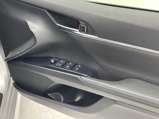 トヨタ カムリ WS 沖縄県 2018(平30)年 8.5万km シルバーM ワンオーナー/純正9インチナビ【NSZT-Y68T】/（フルセグTV DVD　Bluetooth）/バックカメラ/ビルトインETC/トヨタセーフティセンス/ハーフレザーシート/パワーシート/パドルシフト/ステアリングスイッチ/革巻きステアリング/クリアランスソナー/スマートキー/スペアキー/プッシュスタート/LEDヘッドライト/オートライト/純正フロアマット/純正18インチアルミホイール/保証書/取扱説明書/記録簿