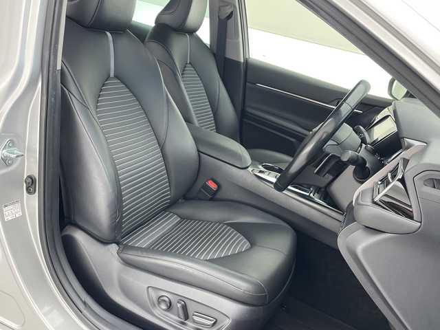 トヨタ カムリ WS 沖縄県 2018(平30)年 8.5万km シルバーM ワンオーナー/純正9インチナビ【NSZT-Y68T】/（フルセグTV DVD　Bluetooth）/バックカメラ/ビルトインETC/トヨタセーフティセンス/ハーフレザーシート/パワーシート/パドルシフト/ステアリングスイッチ/革巻きステアリング/クリアランスソナー/スマートキー/スペアキー/プッシュスタート/LEDヘッドライト/オートライト/純正フロアマット/純正18インチアルミホイール/保証書/取扱説明書/記録簿