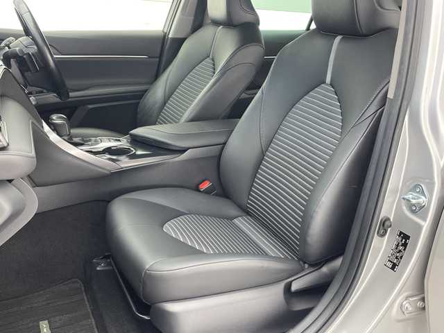 トヨタ カムリ WS 沖縄県 2018(平30)年 8.5万km シルバーM ワンオーナー/純正9インチナビ【NSZT-Y68T】/（フルセグTV DVD　Bluetooth）/バックカメラ/ビルトインETC/トヨタセーフティセンス/ハーフレザーシート/パワーシート/パドルシフト/ステアリングスイッチ/革巻きステアリング/クリアランスソナー/スマートキー/スペアキー/プッシュスタート/LEDヘッドライト/オートライト/純正フロアマット/純正18インチアルミホイール/保証書/取扱説明書/記録簿