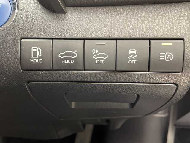 トヨタ カムリ WS 沖縄県 2018(平30)年 8.5万km シルバーM ワンオーナー/純正9インチナビ【NSZT-Y68T】/（フルセグTV DVD　Bluetooth）/バックカメラ/ビルトインETC/トヨタセーフティセンス/ハーフレザーシート/パワーシート/パドルシフト/ステアリングスイッチ/革巻きステアリング/クリアランスソナー/スマートキー/スペアキー/プッシュスタート/LEDヘッドライト/オートライト/純正フロアマット/純正18インチアルミホイール/保証書/取扱説明書/記録簿