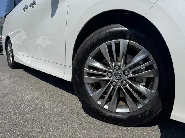 トヨタ アルファード Z 千葉県 2023(令5)年 1.5万km プラチナホワイトパールマイカ ワンオーナー車/トヨタセーフティーセンス/衝突軽減ブレーキ/レーンキープアシスト/レーダークルーズコントロール/ブラインドスポットモニター/純正14インチナビ/フルセグTV/バック＆全方位カメラ/パーキングアシスト/Bluetooth/カープレイ/両側電動スライドドア/ユニバーサルステップ/左右独立ムーンルーフ/セキュリティー/ドライブレコーダー/保証書・取説/スペアキー