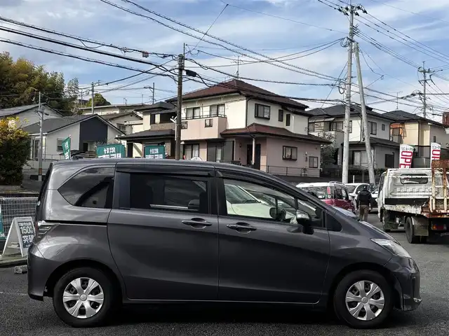 ホンダ フリード G プレミアムエディション 熊本県 2015(平27)年 8.4万km モダンスティールM 純正ナビ（VXM-152VFi）/【フルセグTV/Bluetooth/CD/DVD】/バックカメラ/両側パワースライドドア/クルーズコントロール/ビルトインETC/オートライト/ウィンカーミラー/ステアリングスイッチ/純正フロアマット/純正ドアバイザー/横滑り防止/盗難防止装置/保証書/取扱説明書
