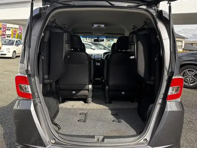 ホンダ フリード G プレミアムエディション 熊本県 2015(平27)年 8.4万km モダンスティールM 純正ナビ（VXM-152VFi）/【フルセグTV/Bluetooth/CD/DVD】/バックカメラ/両側パワースライドドア/クルーズコントロール/ビルトインETC/オートライト/ウィンカーミラー/ステアリングスイッチ/純正フロアマット/純正ドアバイザー/横滑り防止/盗難防止装置/保証書/取扱説明書