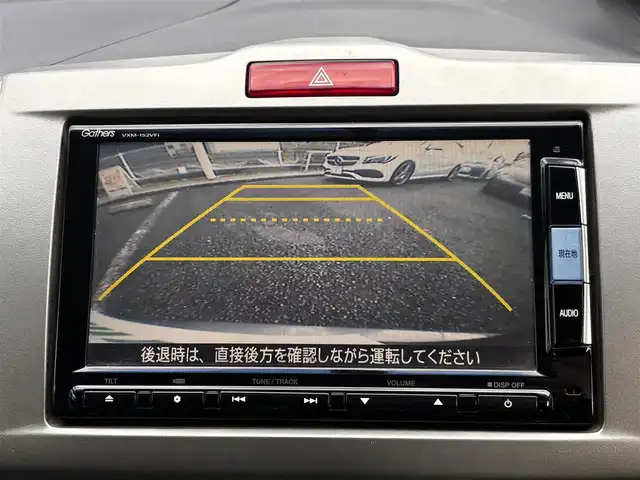 ホンダ フリード G プレミアムエディション 熊本県 2015(平27)年 8.4万km モダンスティールM 純正ナビ（VXM-152VFi）/【フルセグTV/Bluetooth/CD/DVD】/バックカメラ/両側パワースライドドア/クルーズコントロール/ビルトインETC/オートライト/ウィンカーミラー/ステアリングスイッチ/純正フロアマット/純正ドアバイザー/横滑り防止/盗難防止装置/保証書/取扱説明書