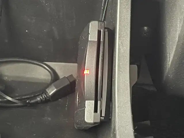 スズキ アルト ターボRS 福島県 2015(平27)年 9.5万km パールホワイト 安全装備/・衝突軽減/・誤発進抑制機能/・エマージェンシーストップシグナル/純正ナビ/・型番：KXM-E507W/・フルセグ/BT/SD/CD/DVD/FM/AM/・バックカメラ/・ETC/前後ドライブレコーダー/ターボタイマー/革巻きステアリング/・ステアリングスイッチ/・パドルシフト/前席シートヒーター/・シートカバー/ＨＩＤヘッドライト/・フォグランプ/・オートライト/スマートキー/・プッシュスタート/電動格納ミラー/・ウィンカーミラー/純正フロアマット/純正ドアバイザー