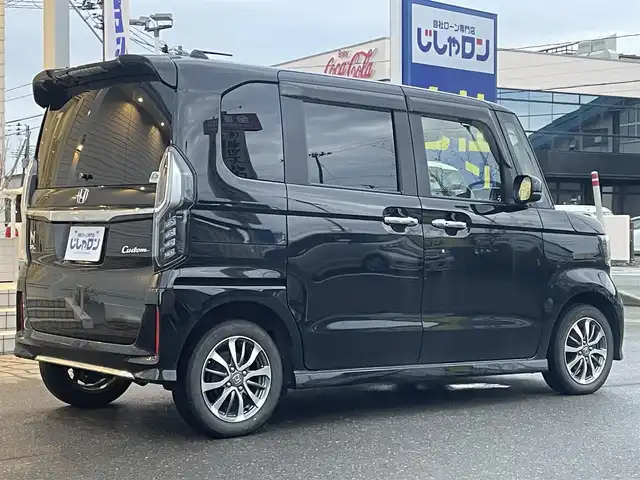 ホンダ Ｎ ＢＯＸ カスタム L 秋田県 2022(令4)年 4.9万km クリスタルブラックパール (株)IDOMが運営する【じしゃロン秋田店】の自社ローン対象車両になります。こちらは現金ご利用時の価格です。自社ローンご希望の方は別途その旨お申付け下さい。/Honda SENSING/衝突軽減ブレーキ（CMBS）/誤発進抑制機能/歩行者事故低減ステアリング/路外逸脱抑制機能/渋滞追従機能付アダプティブクルーズコントロール（ACC）/車線維持支援システム（LKAS）/先行車発進お知らせ機能/標識認識機能/後方誤発進抑制機能/オートハイビーム/純正SDナビ【CD/DVD/SD/Bluetooth/Apple CarPlay/Music Rack/HDMI/USB/iPod】/バックカメラ/フルセグTV/片側パワースライドドア/前席シートヒーター/後席コーナーセンサー/LEDヘッドライト