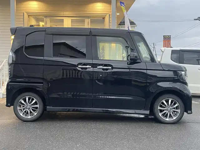ホンダ Ｎ ＢＯＸ カスタム L 秋田県 2022(令4)年 4.9万km クリスタルブラックパール (株)IDOMが運営する【じしゃロン秋田店】の自社ローン対象車両になります。こちらは現金ご利用時の価格です。自社ローンご希望の方は別途その旨お申付け下さい。/Honda SENSING/衝突軽減ブレーキ（CMBS）/誤発進抑制機能/歩行者事故低減ステアリング/路外逸脱抑制機能/渋滞追従機能付アダプティブクルーズコントロール（ACC）/車線維持支援システム（LKAS）/先行車発進お知らせ機能/標識認識機能/後方誤発進抑制機能/オートハイビーム/純正SDナビ【CD/DVD/SD/Bluetooth/Apple CarPlay/Music Rack/HDMI/USB/iPod】/バックカメラ/フルセグTV/片側パワースライドドア/前席シートヒーター/後席コーナーセンサー/LEDヘッドライト