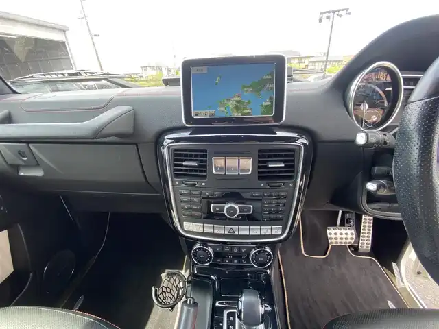 メルセデス・ベンツ ゲレンデヴァーゲン Ｇ３５０ ブルーテック ED ゼブラ 福岡県 2015(平27)年 8.5万km ポーラホワイト ・サンルーフ/・Harman/Kardonサウンドシステム/・純正ナビ /フルセグTV/BT/CD/DVD/USB/・バック/サイドカメラ /・ポーセレン＆ブラックdesignoレザーシート/・前席パワーシート/メモリーシート/ベンチレーション/・全席シートヒーター/・ACC/・ブラインドスポット/・ETC/・Yupiteru 前後型ドライブレコーダー ”SN-TW9900”/・AUTOヘッドライト/・電動テレスコピック/・保証書/取扱説明書/・スペアキー