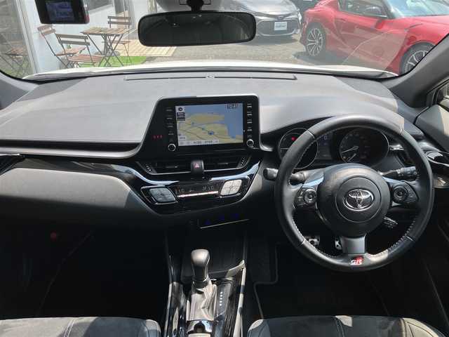 トヨタ Ｃ－ＨＲ S GRスポーツ 山口県 2020(令2)年 4.5万km ブラック/ホワイトパールクリスタルシャイン 2トーン 純正ディスプレイオーディオ/　＆ナビ＆全方位モニター/純正フロアマット/純正ドアバイザー/純正LEDヘッドライト/　＆LEDフォグランプ/ハーフレザーシート/クルーズコントロール/オートライト/オートハイビーム/ビルトインETC2.0