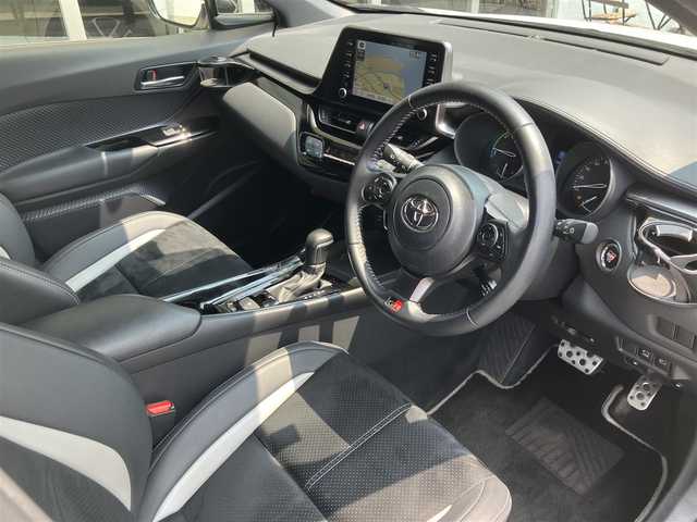 トヨタ Ｃ－ＨＲ S GRスポーツ 山口県 2020(令2)年 4.5万km ブラック/ホワイトパールクリスタルシャイン 2トーン 純正ディスプレイオーディオ/　＆ナビ＆全方位モニター/純正フロアマット/純正ドアバイザー/純正LEDヘッドライト/　＆LEDフォグランプ/ハーフレザーシート/クルーズコントロール/オートライト/オートハイビーム/ビルトインETC2.0