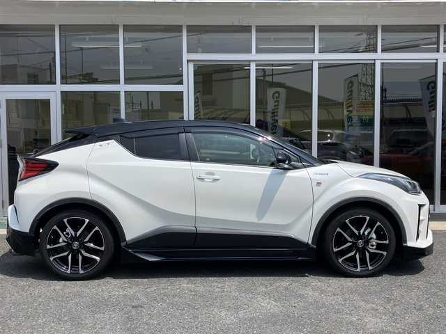 トヨタ Ｃ－ＨＲ S GRスポーツ 山口県 2020(令2)年 4.5万km ブラック/ホワイトパールクリスタルシャイン 2トーン 純正ディスプレイオーディオ/　＆ナビ＆全方位モニター/純正フロアマット/純正ドアバイザー/純正LEDヘッドライト/　＆LEDフォグランプ/ハーフレザーシート/クルーズコントロール/オートライト/オートハイビーム/ビルトインETC2.0