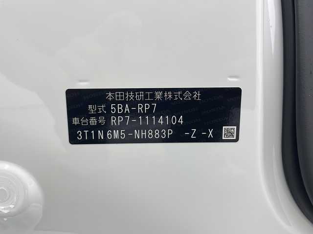 ホンダ ステップワゴン スパーダ 秋田県 2025(令7)年 0.1万km未満 プラチナホワイトパール ４WD/純正ナビ【AM/FM/CD/DVD/BT】 /フルセグTV /フリップダウンモニター /プッシュスタート /スマートキー/スペアキー有り/純正エンジンスターター /ETC /両側パワースライドドア　/電動リアゲート　　/レーダークルーズコントロール　/前席シートヒーター　/パドルシフト　/自動パーキングブレーキ　/ブレーキホールド/横滑り防止装置/衝突被害軽減システム/レーン逸脱警報/コーナーセンサー /オートライト/ライトレベライザー /オートエアコン /フロントワイパーデアイサー /純正AW/純正フロアマット/サイドバイザー /リアサンシェード /ハーフレザーシート /革巻きステアリング