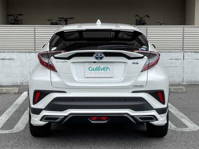 トヨタ Ｃ－ＨＲ G 大阪府 2018(平30)年 1.6万km ホワイトパールクリスタルシャイン ワンオーナー/モデリスタフルエアロ（フロント・サイド・リア）/モデリスタ19インチアルミホイール/純正９インチナビ/　FM/AM/フルセグTV/　Bluetooth/CD/DVD/SD/バックカメラ/フロントカメラ/ドライブレコーダー（NX-DR200S）/リアクロストラフィックアラート/クリアランスソナー＆バックソナー/TOYOTA Safety Sense/・プリクラッシュセーフティ/・レーンディパーチャーアラート（ステアリング制御付）/・オートマチックハイビーム/・レーダークルーズコントロール（全車速追従機能付）/ブラインドスポットモニター/ブレーキホールド/電動パーキングブレーキ/前席シートヒーター/前席レザー調シートカバー/革巻きステアリング/ステアリングスイッチ/ウィンカーミラー/記録簿：R1/2/3/4/5/6/7年分あり