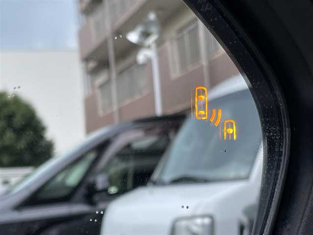 トヨタ Ｃ－ＨＲ G 大阪府 2018(平30)年 1.6万km ホワイトパールクリスタルシャイン ワンオーナー/モデリスタフルエアロ（フロント・サイド・リア）/モデリスタ19インチアルミホイール/純正９インチナビ/　FM/AM/フルセグTV/　Bluetooth/CD/DVD/SD/バックカメラ/フロントカメラ/ドライブレコーダー（NX-DR200S）/リアクロストラフィックアラート/クリアランスソナー＆バックソナー/TOYOTA Safety Sense/・プリクラッシュセーフティ/・レーンディパーチャーアラート（ステアリング制御付）/・オートマチックハイビーム/・レーダークルーズコントロール（全車速追従機能付）/ブラインドスポットモニター/ブレーキホールド/電動パーキングブレーキ/前席シートヒーター/前席レザー調シートカバー/革巻きステアリング/ステアリングスイッチ/ウィンカーミラー/記録簿：R1/2/3/4/5/6/7年分あり