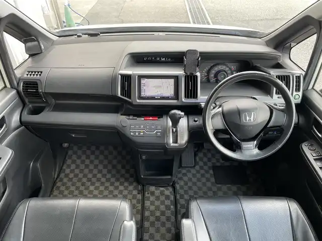 ホンダ ステップワゴン スパーダ Z 東京都 2010(平22)年 9.6万km プレミアムホワイトパール ナビ　/アルパイン後席モニター　/両側電動　/ビルトインＥＴＣ　/前後ドラレコ　/フルセグＴＶ　/パドルシフト　/Ｂｌｕｅｔｏｏｔｈ　/純正１６インチＡＷ　/バックカメラ　/スマートキー　/スペアキー　/シートカバー