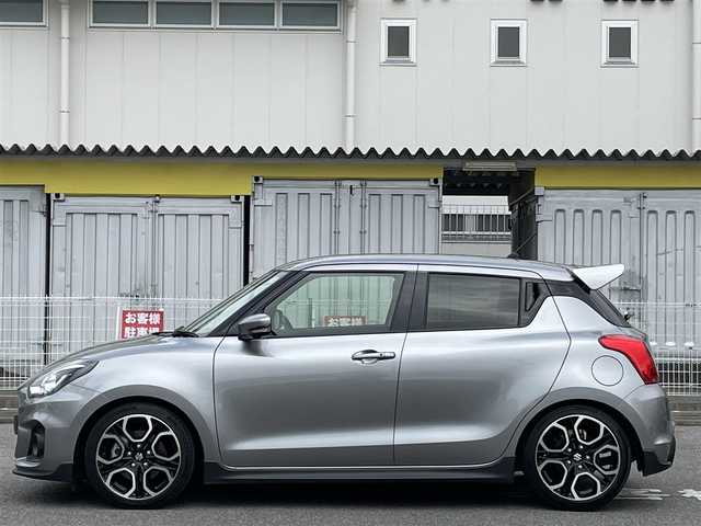 スズキ スイフト スポーツ セーフティPKG 愛知県 2019(令1)年 1.2万km プレミアムシルバーメタリック /ワンオーナー//禁煙車//社外マフラー(HKS)//TEIN車高調//BLITZエアクリーナー//クスコタワーバー//前方ドライブレコーダー//バック/全周囲カメラ//純正ディーラーオプションナビ//フルセグTV/CD/DVD/BT/USB/SD/iPod//ETC//社外レーダー//マルチインフォメーションディスプレイ//レーダークルーズコントロール//横滑り防止装置//レーンアシスト//デュアルセンサーブレーキサポート//プッシュスタート//パドルシフト//純正部品車載有/（マフラー、エアクリ、純正ショック、サス）//純正17インチアルミホイール//純正フロアマット//純正オートLEDヘッドライト//前後フォグランプ//オートリトラクタブルミラー//シートヒーター(D)//衝突安全ボディー//イモビライザー//ISOFIX//バニティミラー//トノカバー//UVカットガラス//プライバシーガラス//革巻きステアリング//ステアリングスイッチ//スマートキー//スペアキー×1//保証書/取扱説明書//ディーラー記録簿(R1.2.3.4.5.6.7)