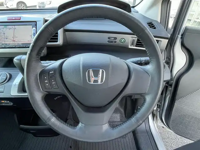 ホンダ フリード Gエアロ 佐賀県 2015(平27)年 6.9万km スーパープラチナメタリック 7人乗り/純正SDナビ/・バックカメラ　/・TV/BT/CD/DVD　/ETC　/両側パワースライドドア　/ディスチャージヘッドライト　/オートライト　/ハーフレザーシート　/スペアキー×1　/取扱説明書　/保証書
