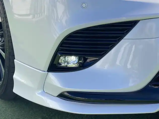 トヨタ カムリ WSレザーパッケージ 香川県 2020(令2)年 8.3万km プラチナホワイトパールマイカ 登録時走行距離：82489km/TRDエアロ/→フロントスポイラー/→サイドスカート/→リヤバンパースポイラー/トヨタセーフティーセンス/→プリクラッシュセーフティ/→レーンディパーチャーアラート/→レーダークルーズコントロール/→クリアランスソナー/→ヘッドアップディスプレイ/純正9インチディスプレイオーディオ/→ナビ機能あり/→フルセグTV・BT/ブラックレザーシート/シートヒーター/パワーシート/革巻きステアリング/ステアリングリモコン/パドルシフト/MTモード付AT/ホールド機能付き電子パーキングブレーキ/LEDヘッドライト/LEDフォグライト/純正18インチAW/スマートキー/プッシュスタート