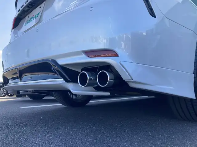 トヨタ カムリ WSレザーパッケージ 香川県 2020(令2)年 8.3万km プラチナホワイトパールマイカ 登録時走行距離：82489km/TRDエアロ/→フロントスポイラー/→サイドスカート/→リヤバンパースポイラー/トヨタセーフティーセンス/→プリクラッシュセーフティ/→レーンディパーチャーアラート/→レーダークルーズコントロール/→クリアランスソナー/→ヘッドアップディスプレイ/純正9インチディスプレイオーディオ/→ナビ機能あり/→フルセグTV・BT/ブラックレザーシート/シートヒーター/パワーシート/革巻きステアリング/ステアリングリモコン/パドルシフト/MTモード付AT/ホールド機能付き電子パーキングブレーキ/LEDヘッドライト/LEDフォグライト/純正18インチAW/スマートキー/プッシュスタート