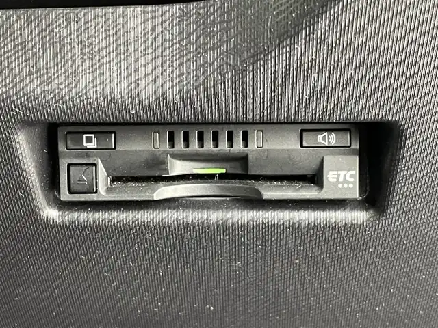 トヨタ アクア G 群馬県 2017(平29)年 5万km シルバーM 社外パナソニックナビ/・フルセグTV/BT/CD/DVD/FM/AM/＝＝＝＝＝/ナビ　フルセグＴＶ　バックカメラ　トヨタセーフティセンス　プリクラッシュセーフティ　レーンディパーチャーアラート　オートマチックハイビーム　ＥＴＣ　クルーズコントロール　プッシュスタート　禁煙車