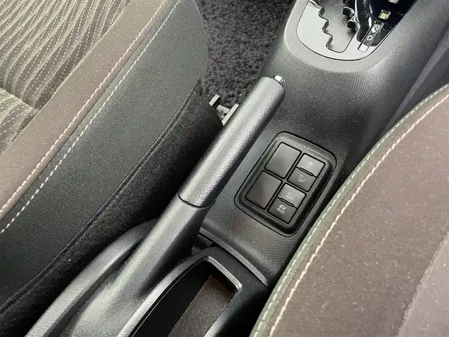 トヨタ アクア G 群馬県 2017(平29)年 5万km シルバーM 社外パナソニックナビ/・フルセグTV/BT/CD/DVD/FM/AM/＝＝＝＝＝/ナビ　フルセグＴＶ　バックカメラ　トヨタセーフティセンス　プリクラッシュセーフティ　レーンディパーチャーアラート　オートマチックハイビーム　ＥＴＣ　クルーズコントロール　プッシュスタート　禁煙車