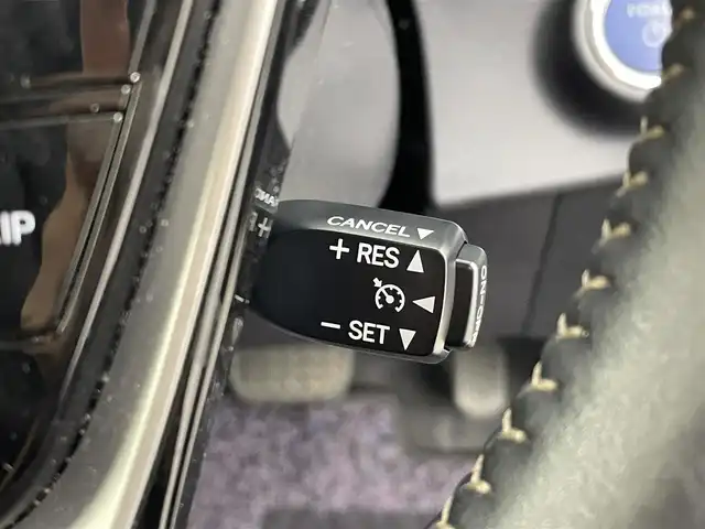 トヨタ アクア G 群馬県 2017(平29)年 5万km シルバーM 社外パナソニックナビ/・フルセグTV/BT/CD/DVD/FM/AM/＝＝＝＝＝/ナビ　フルセグＴＶ　バックカメラ　トヨタセーフティセンス　プリクラッシュセーフティ　レーンディパーチャーアラート　オートマチックハイビーム　ＥＴＣ　クルーズコントロール　プッシュスタート　禁煙車