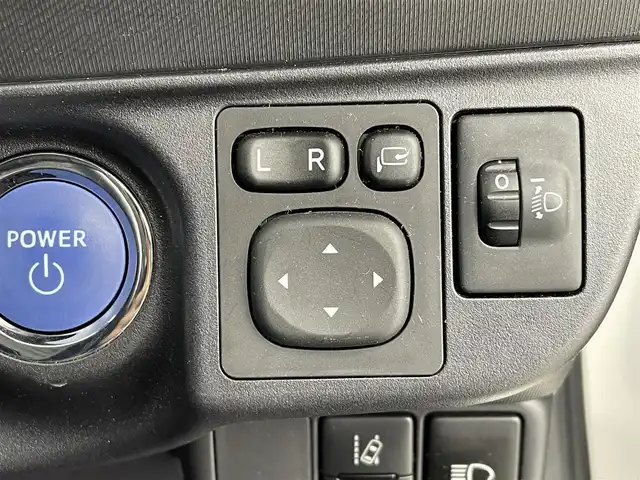 トヨタ アクア G 群馬県 2017(平29)年 5万km シルバーM 社外パナソニックナビ/・フルセグTV/BT/CD/DVD/FM/AM/＝＝＝＝＝/ナビ　フルセグＴＶ　バックカメラ　トヨタセーフティセンス　プリクラッシュセーフティ　レーンディパーチャーアラート　オートマチックハイビーム　ＥＴＣ　クルーズコントロール　プッシュスタート　禁煙車