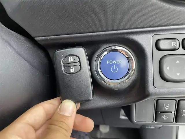 トヨタ アクア G 群馬県 2017(平29)年 5万km シルバーM 社外パナソニックナビ/・フルセグTV/BT/CD/DVD/FM/AM/＝＝＝＝＝/ナビ　フルセグＴＶ　バックカメラ　トヨタセーフティセンス　プリクラッシュセーフティ　レーンディパーチャーアラート　オートマチックハイビーム　ＥＴＣ　クルーズコントロール　プッシュスタート　禁煙車