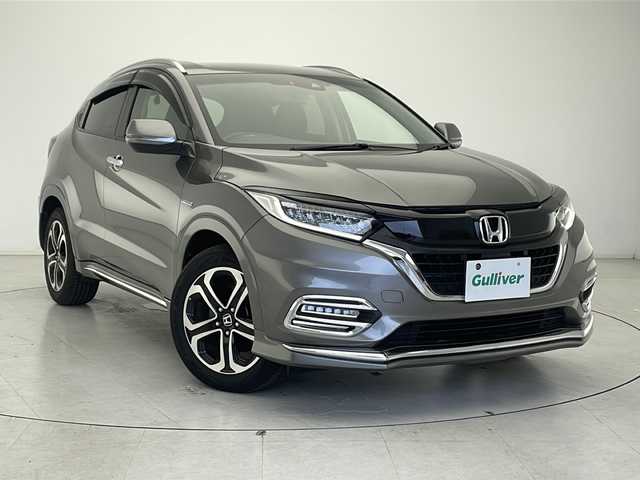 ホンダ ヴェゼル ハイブリッド Z ホンダセンシング 千葉県 2020(令2)年 6万km スーパープラチナグレーメタリック 衝突軽減装置/車線逸脱防止装置/レーダークルーズコントロール/ドライブレコーダー（前後）/パドルシフト/ビルトインETC/純正ディーラーSDナビ/フルセグテレビ/Bluetooth/バックカメラ/CD/DVD/ステアリングスイッチ/シートヒーター（D/N席）/純正フロアマット/ドアバイザー/トノカバー
