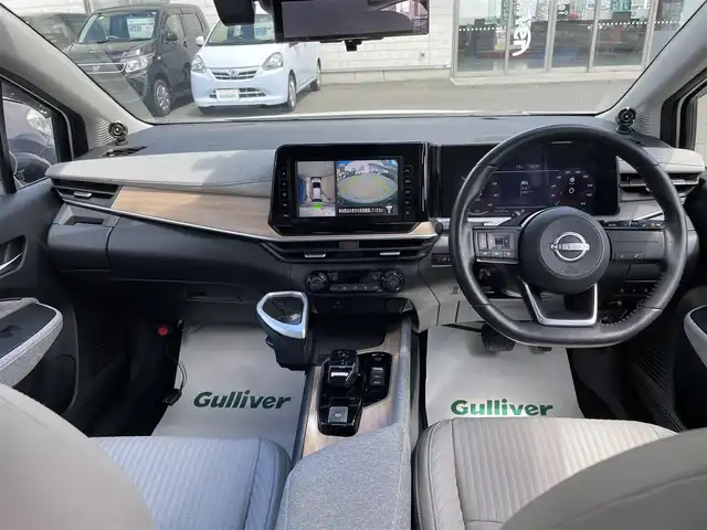 日産 オーラ G FOUR レザーエディション 青森県 2022(令4)年 3.1万km ピュアホワイトパール / スーパーブラック 2トーン 白黒ツートン/純正ナビ（フルセグ/BlueTooth/iPod/AM/FM）/本革白シート/前席シートヒーター/アラウンドビューモニター/フロントバックカメラ/デジタルインナーミラー/ビルトインETC/社外スタッドレスタイヤ積込/エマージェーシーブレーキ/後退時車両検知機能/ふらつき警報機能/フォグランプ/LEDヘッドランプ/ドライブモードセレクター/ブレーキホールド/スペアキー/取扱説明書/保証書