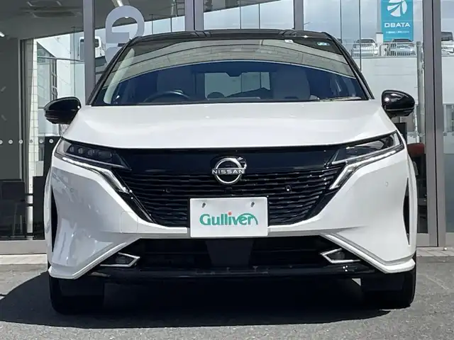 日産 オーラ G FOUR レザーエディション 青森県 2022(令4)年 3.1万km ピュアホワイトパール / スーパーブラック 2トーン 白黒ツートン/純正ナビ（フルセグ/BlueTooth/iPod/AM/FM）/本革白シート/前席シートヒーター/アラウンドビューモニター/フロントバックカメラ/デジタルインナーミラー/ビルトインETC/社外スタッドレスタイヤ積込/エマージェーシーブレーキ/後退時車両検知機能/ふらつき警報機能/フォグランプ/LEDヘッドランプ/ドライブモードセレクター/ブレーキホールド/スペアキー/取扱説明書/保証書