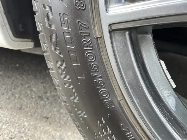 日産 オーラ G FOUR レザーエディション 青森県 2022(令4)年 3.1万km ピュアホワイトパール / スーパーブラック 2トーン 白黒ツートン/純正ナビ（フルセグ/BlueTooth/iPod/AM/FM）/本革白シート/前席シートヒーター/アラウンドビューモニター/フロントバックカメラ/デジタルインナーミラー/ビルトインETC/社外スタッドレスタイヤ積込/エマージェーシーブレーキ/後退時車両検知機能/ふらつき警報機能/フォグランプ/LEDヘッドランプ/ドライブモードセレクター/ブレーキホールド/スペアキー/取扱説明書/保証書