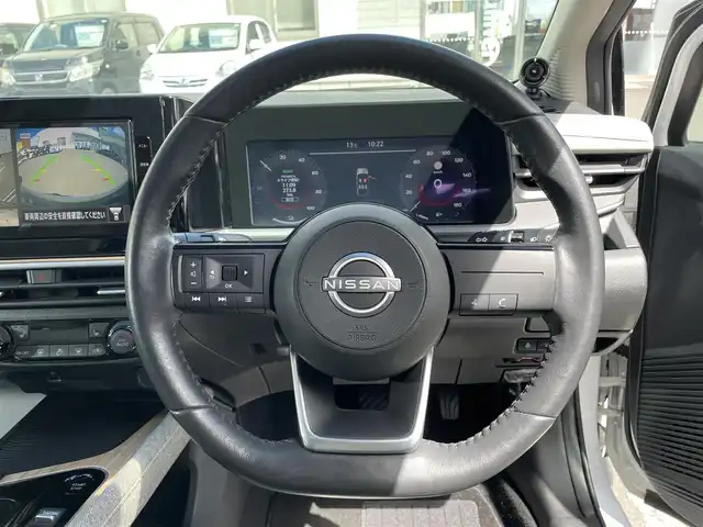 日産 オーラ G FOUR レザーエディション 青森県 2022(令4)年 3.1万km ピュアホワイトパール / スーパーブラック 2トーン 白黒ツートン/純正ナビ（フルセグ/BlueTooth/iPod/AM/FM）/本革白シート/前席シートヒーター/アラウンドビューモニター/フロントバックカメラ/デジタルインナーミラー/ビルトインETC/社外スタッドレスタイヤ積込/エマージェーシーブレーキ/後退時車両検知機能/ふらつき警報機能/フォグランプ/LEDヘッドランプ/ドライブモードセレクター/ブレーキホールド/スペアキー/取扱説明書/保証書