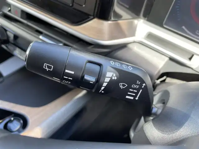 日産 オーラ G FOUR レザーエディション 青森県 2022(令4)年 3.1万km ピュアホワイトパール / スーパーブラック 2トーン 白黒ツートン/純正ナビ（フルセグ/BlueTooth/iPod/AM/FM）/本革白シート/前席シートヒーター/アラウンドビューモニター/フロントバックカメラ/デジタルインナーミラー/ビルトインETC/社外スタッドレスタイヤ積込/エマージェーシーブレーキ/後退時車両検知機能/ふらつき警報機能/フォグランプ/LEDヘッドランプ/ドライブモードセレクター/ブレーキホールド/スペアキー/取扱説明書/保証書