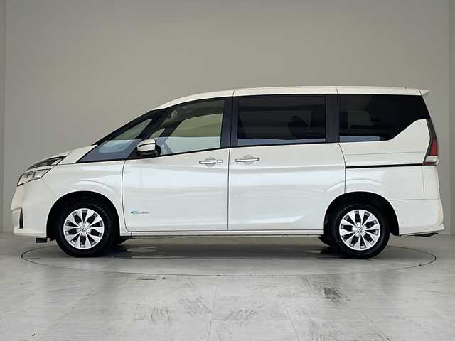 日産 セレナ X 愛知県 2017(平29)年 5万km ブリリアントホワイトパール 衝突軽減システム/純正９型SDナビ/フリップダウンモニター/フルセグ/CD/DVD/Bluetooth/バックカメラ/リアオートエアコン/オートライト/ドライブレコーダー/ETC/ステアリングスイッチ/スマートキー/プッシュスタート