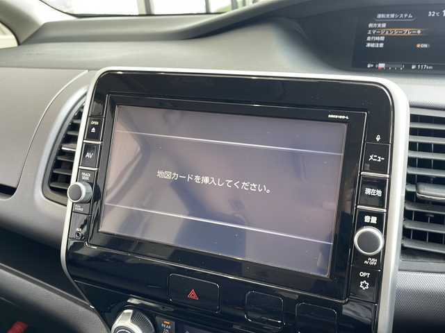 日産 セレナ X 愛知県 2017(平29)年 5万km ブリリアントホワイトパール 衝突軽減システム/純正９型SDナビ/フリップダウンモニター/フルセグ/CD/DVD/Bluetooth/バックカメラ/リアオートエアコン/オートライト/ドライブレコーダー/ETC/ステアリングスイッチ/スマートキー/プッシュスタート